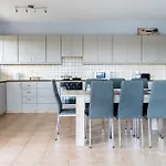 Melograno 2-br & Terrace In * Larnaca