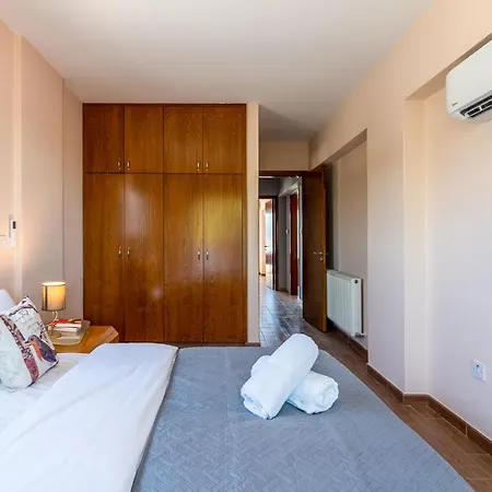 Melograno 3-br W/ Terrace In