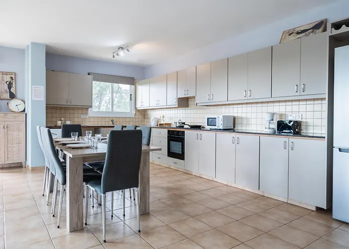 Апартаменты Melograno 2-br & Terrace In Ларнака