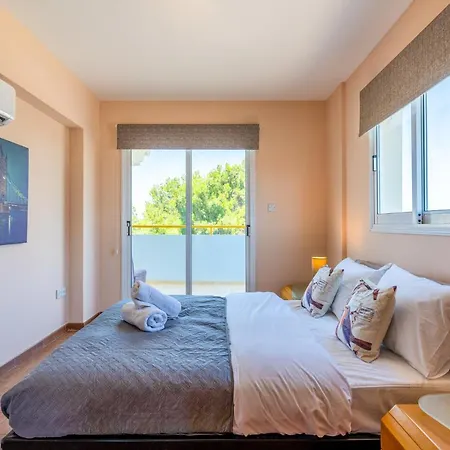 Melograno 3-br W/ Terrace In Larnaca